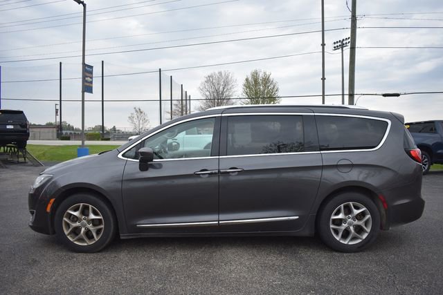 Used 2018 Chrysler Pacifica Touring-L Plus w/ Tire & Wheel Group FWD image 6