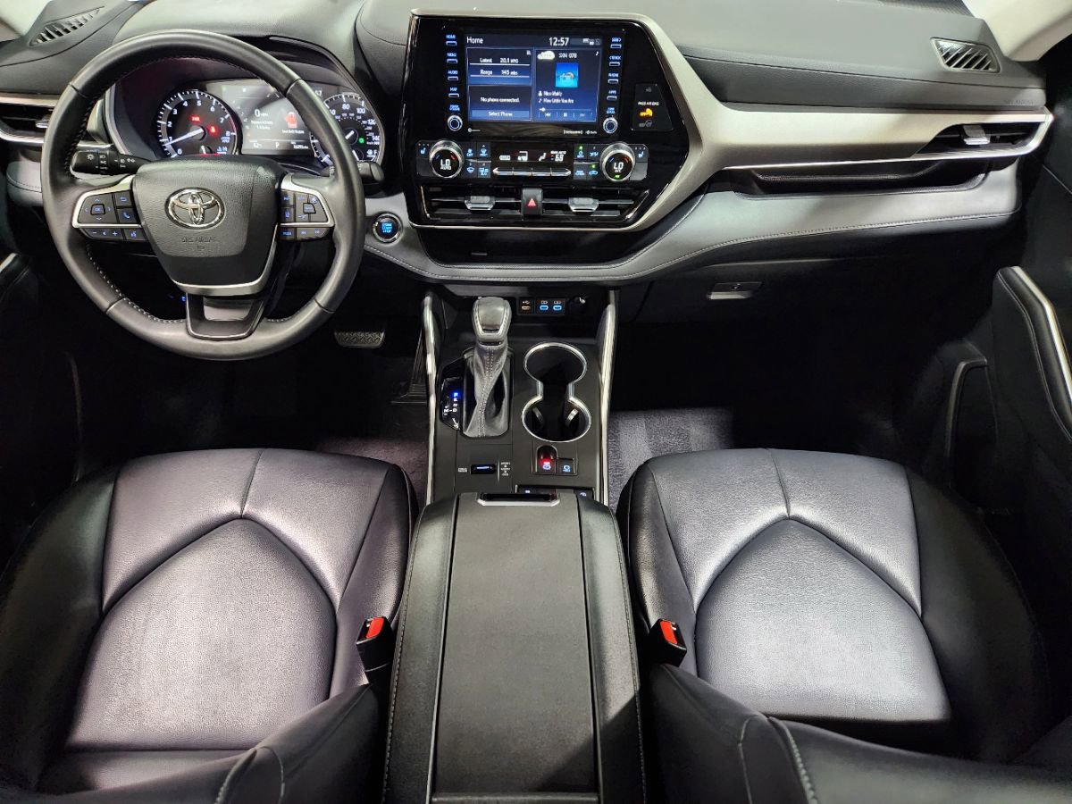 Used 2022 Toyota Highlander XLE FWD image 47