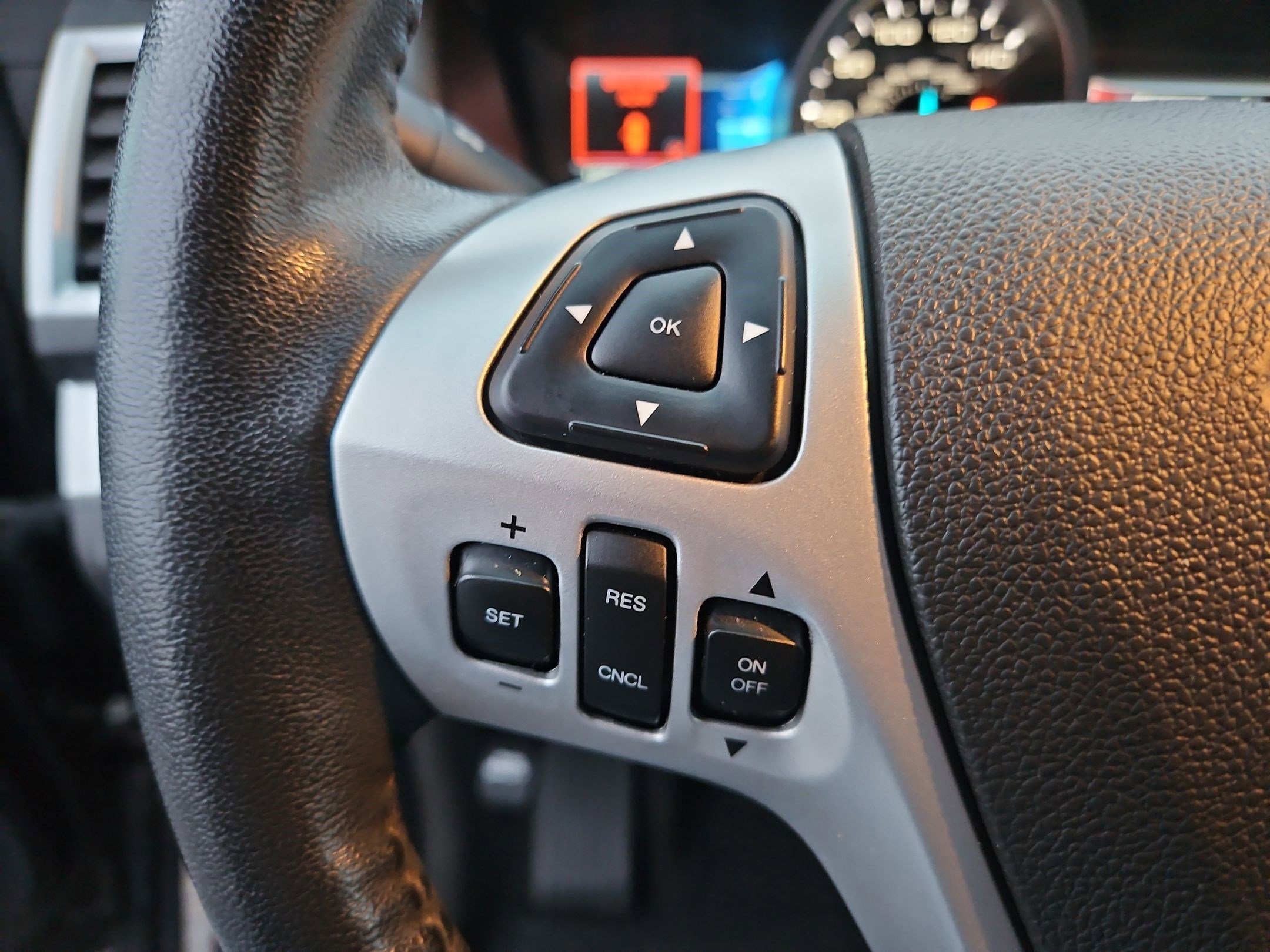 Used 2013 Ford Explorer XLT image 19