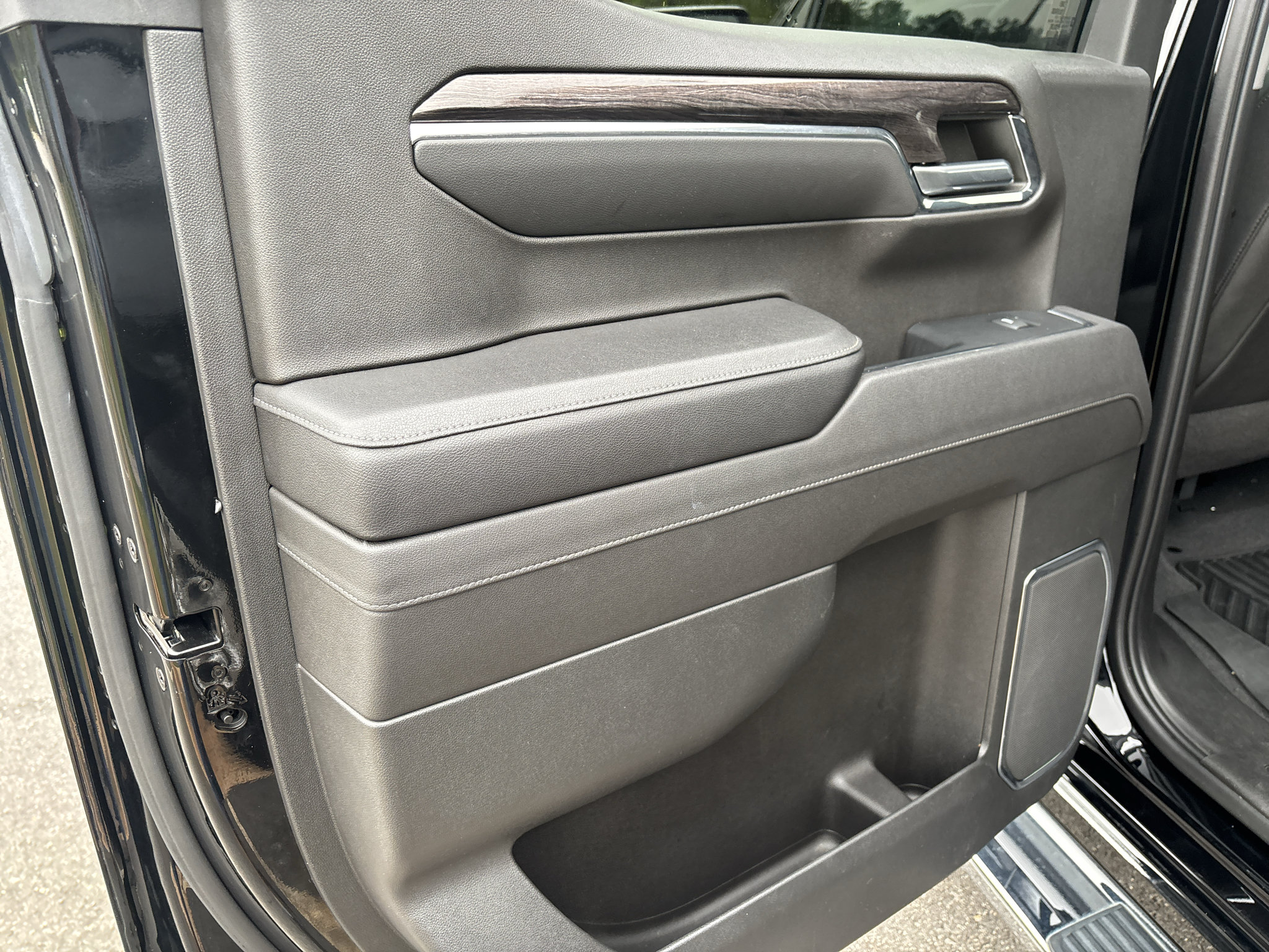 Used 2023 Chevrolet Silverado 1500 LTZ AWD/4WD image 18