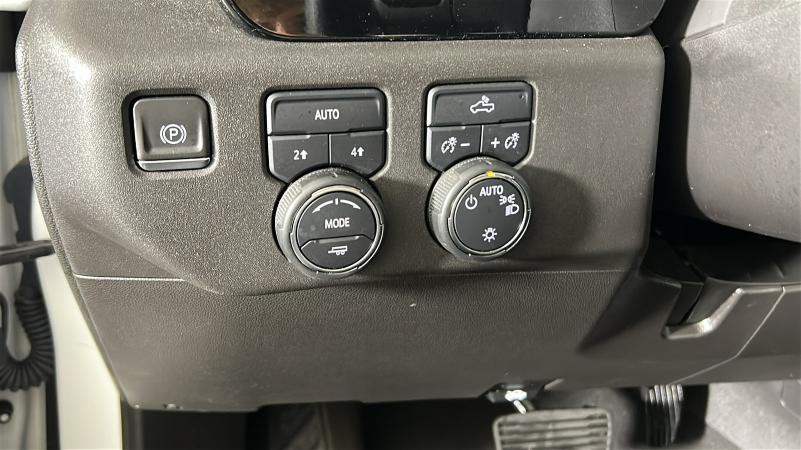 Used 2024 Chevrolet Silverado 1500 LT AWD/4WD image 23