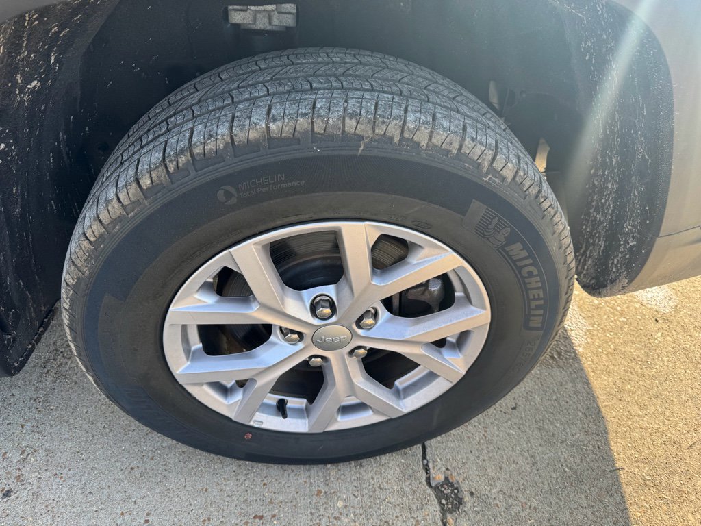 Used 2022 Jeep Grand Cherokee L Limited image 10