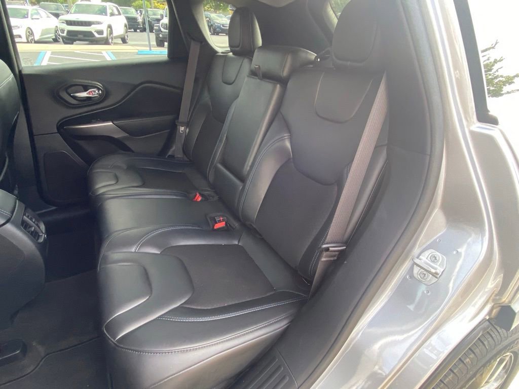 Used 2020 Jeep Cherokee Latitude Plus w/ Comfort/Convenience Group FWD image 25