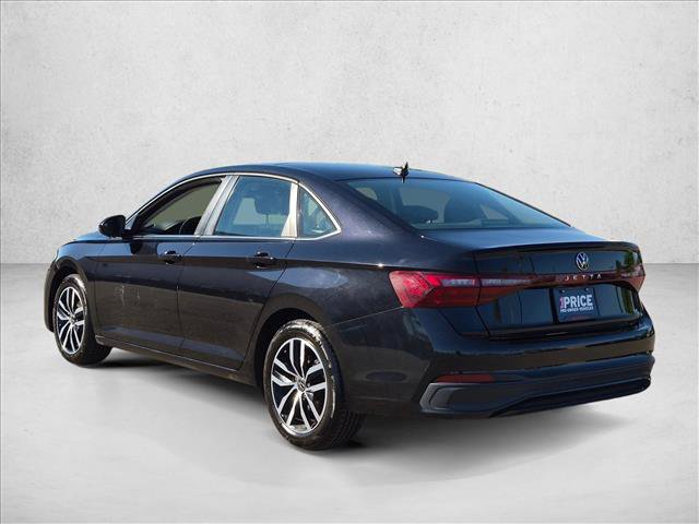 Used 2025 Volkswagen Jetta SE FWD image 8