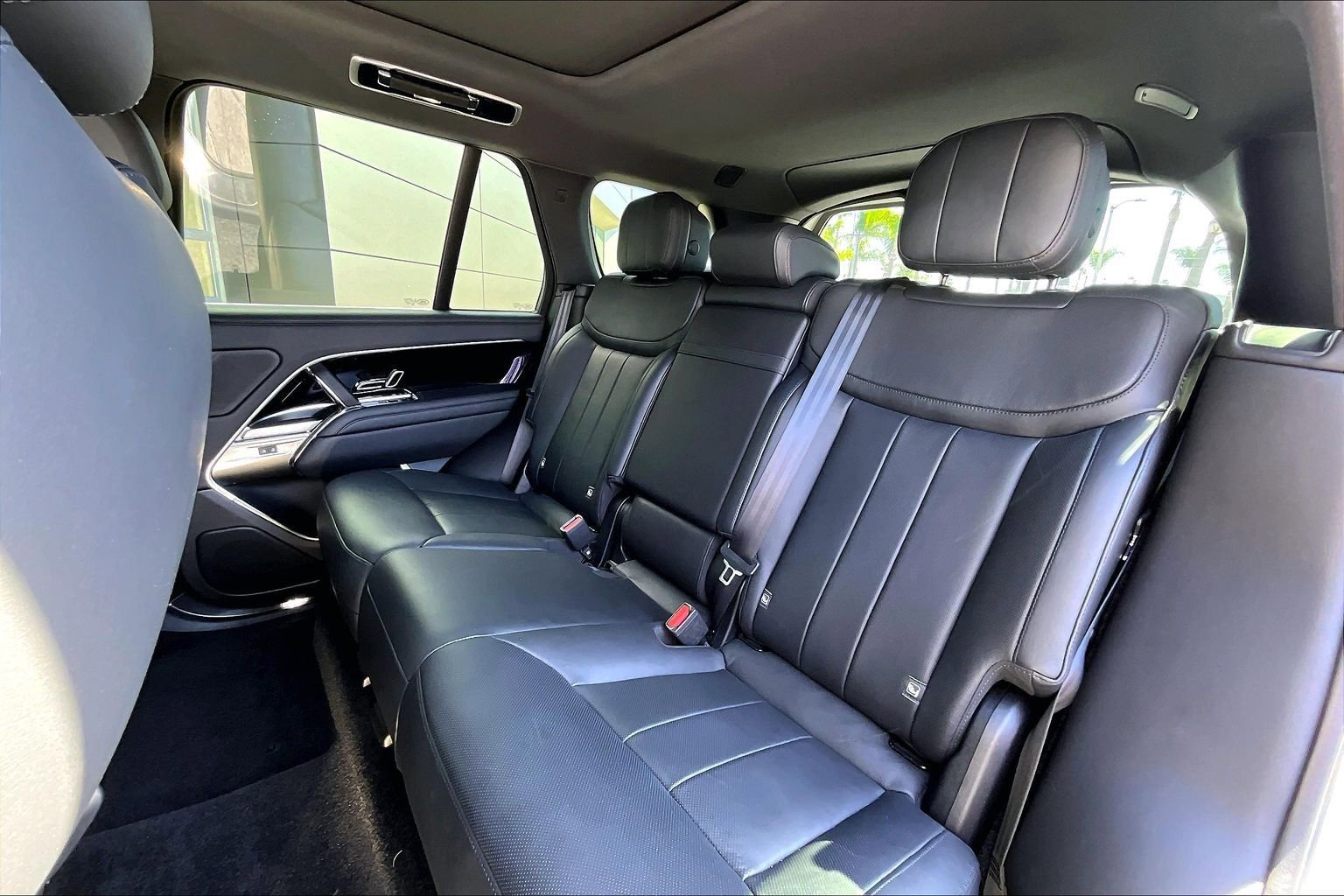 Used 2024 Land Rover Range Rover SE image 25