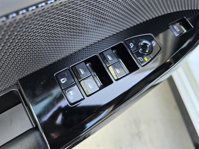 Used 2024 BMW i7 xDrive60 image 21