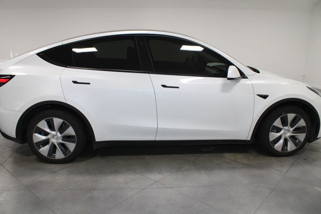 Used 2021 Tesla Model Y Long Range image 11