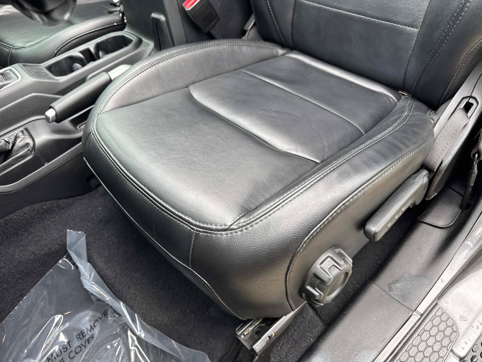 Used 2022 Jeep Wrangler Unlimited Sahara AWD/4WD image 20