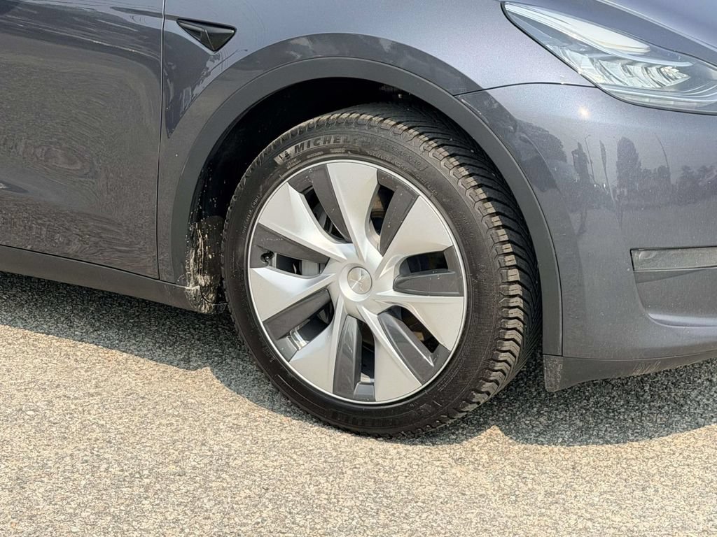 Used 2023 Tesla Model Y Long Range AWD/4WD image 26