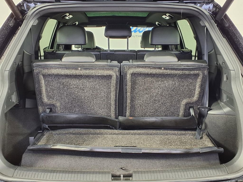 Used 2024 Volkswagen Tiguan SE R-Line image 8