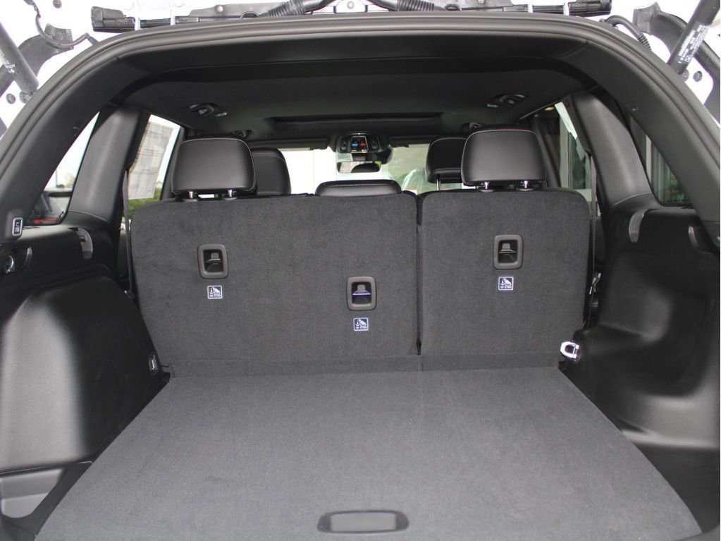 New 2025 Jeep Grand Cherokee Altitude image 26