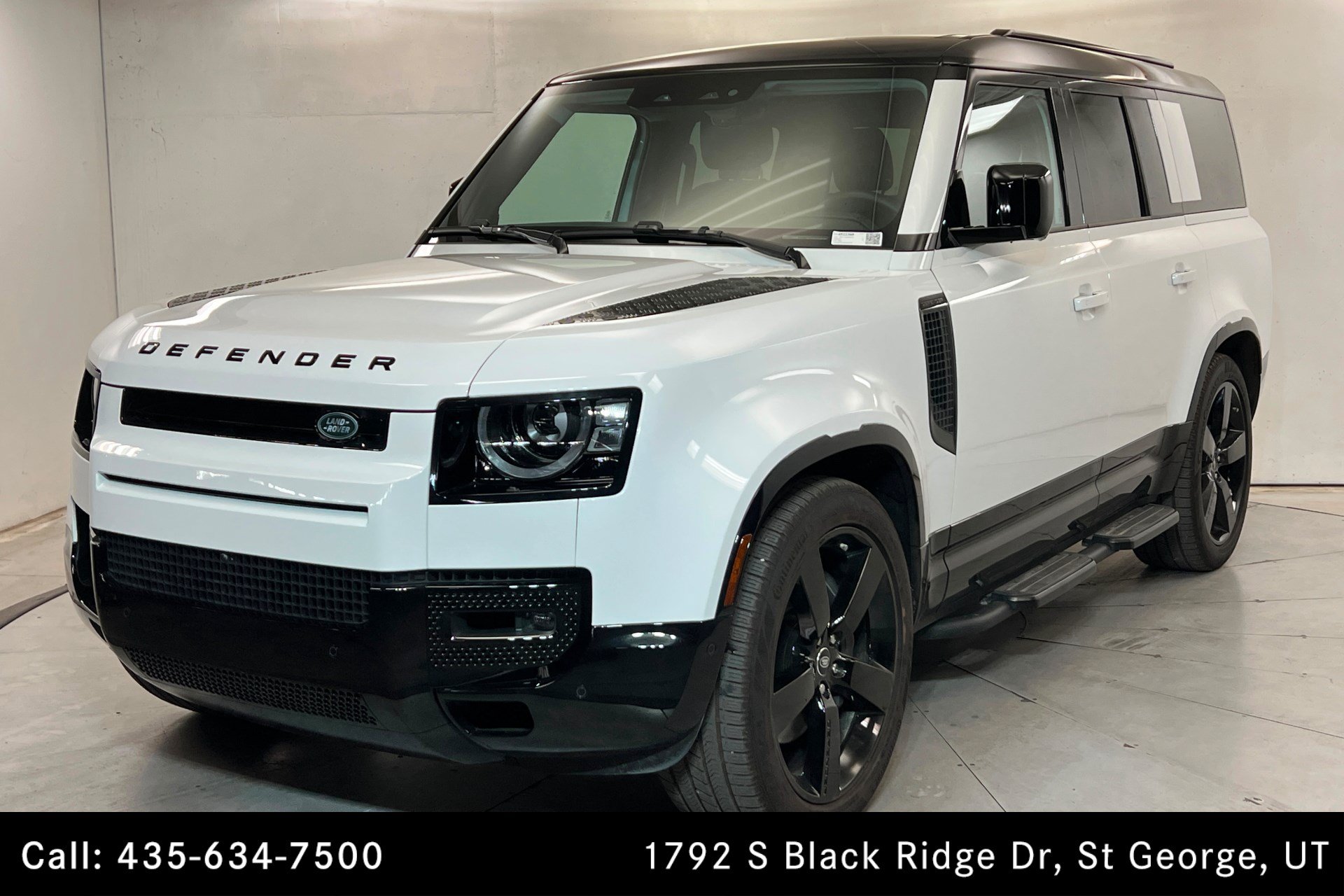 Used 2025 Land Rover Defender 130 X-Dynamic SE AWD/4WD image 1
