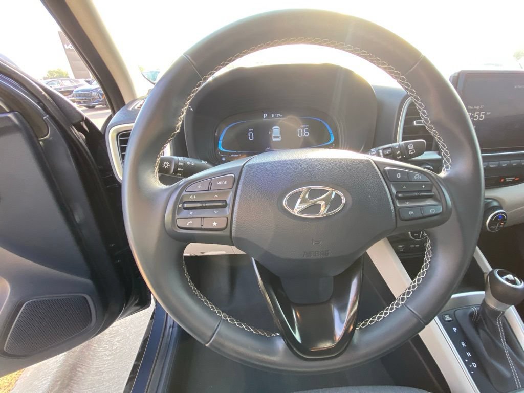 Used 2025 Hyundai Venue Limited FWD image 12