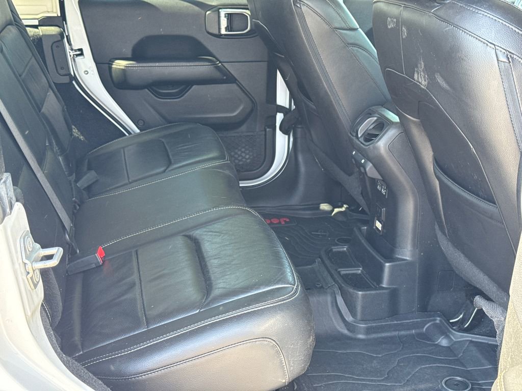 Used 2018 Jeep Wrangler Unlimited Sahara image 15