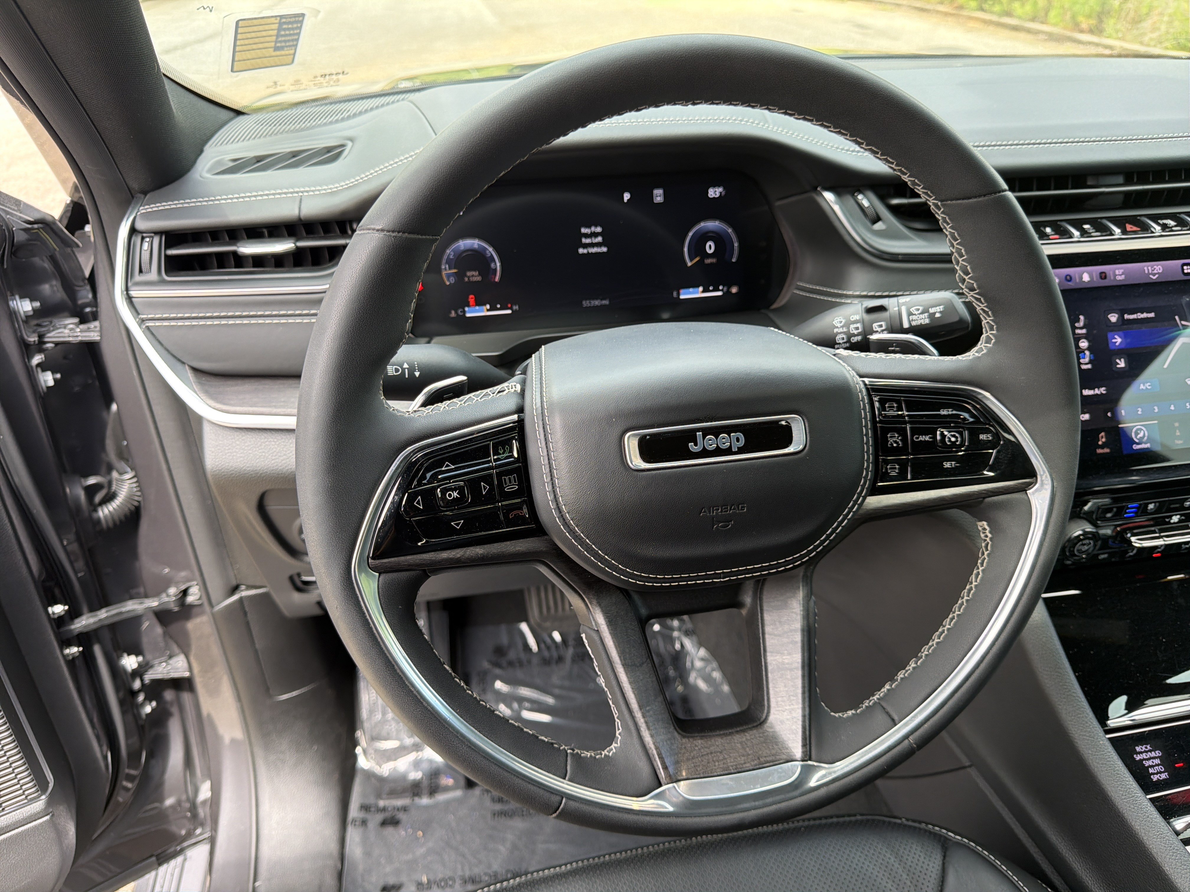 Used 2023 Jeep Grand Cherokee Overland AWD/4WD image 25