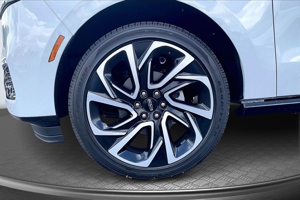 New 2026 Lincoln Navigator L Reserve AWD/4WD image 13