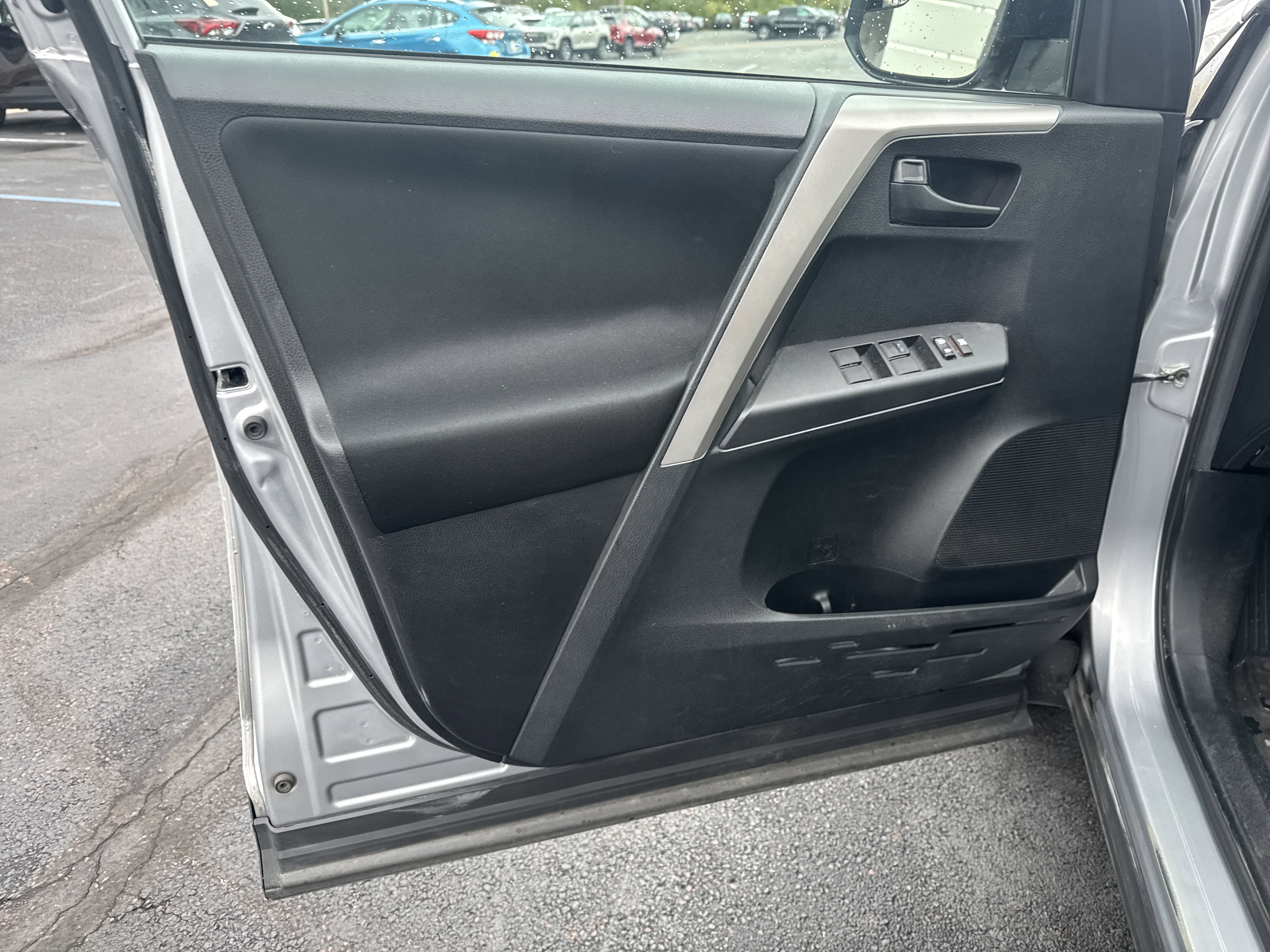 Used 2017 Toyota RAV4 LE image 15