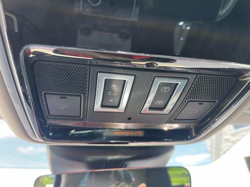 Used 2018 Land Rover Range Rover Velar S AWD/4WD image 29