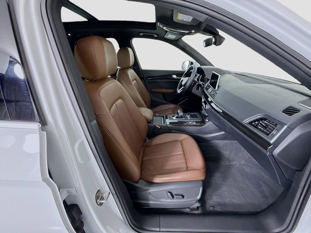 Used 2020 Audi Q5 e Premium Plus w/ Premium Plus Package AWD/4WD image 20