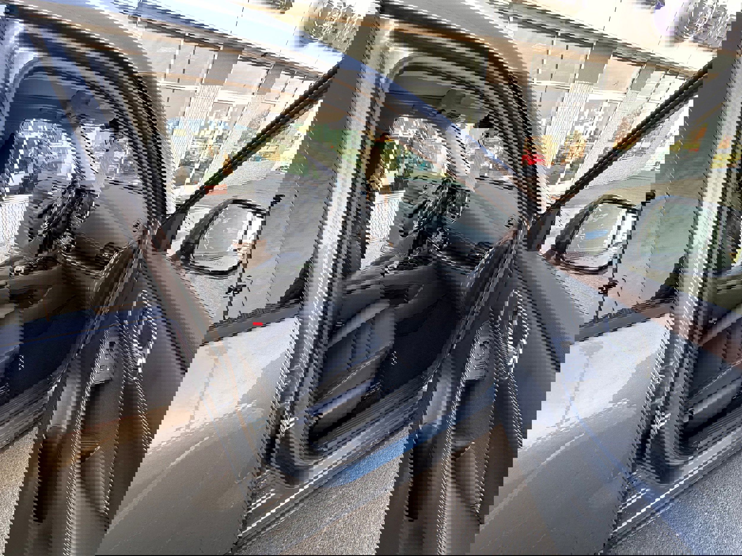 Used 2021 Nissan Rogue SV w/ Premium Package image 16