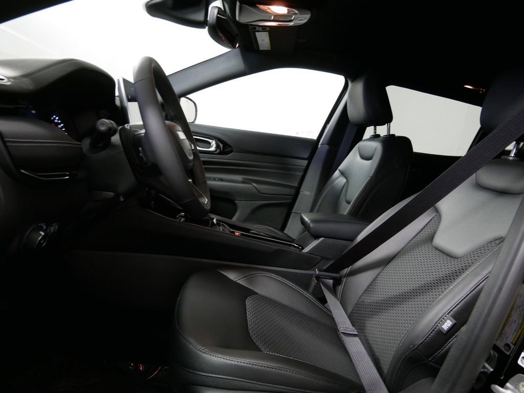 Used 2024 Jeep Compass Latitude w/ Convenience Group image 6