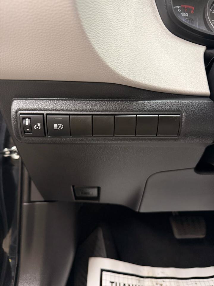 Used 2022 Toyota Corolla LE FWD image 19