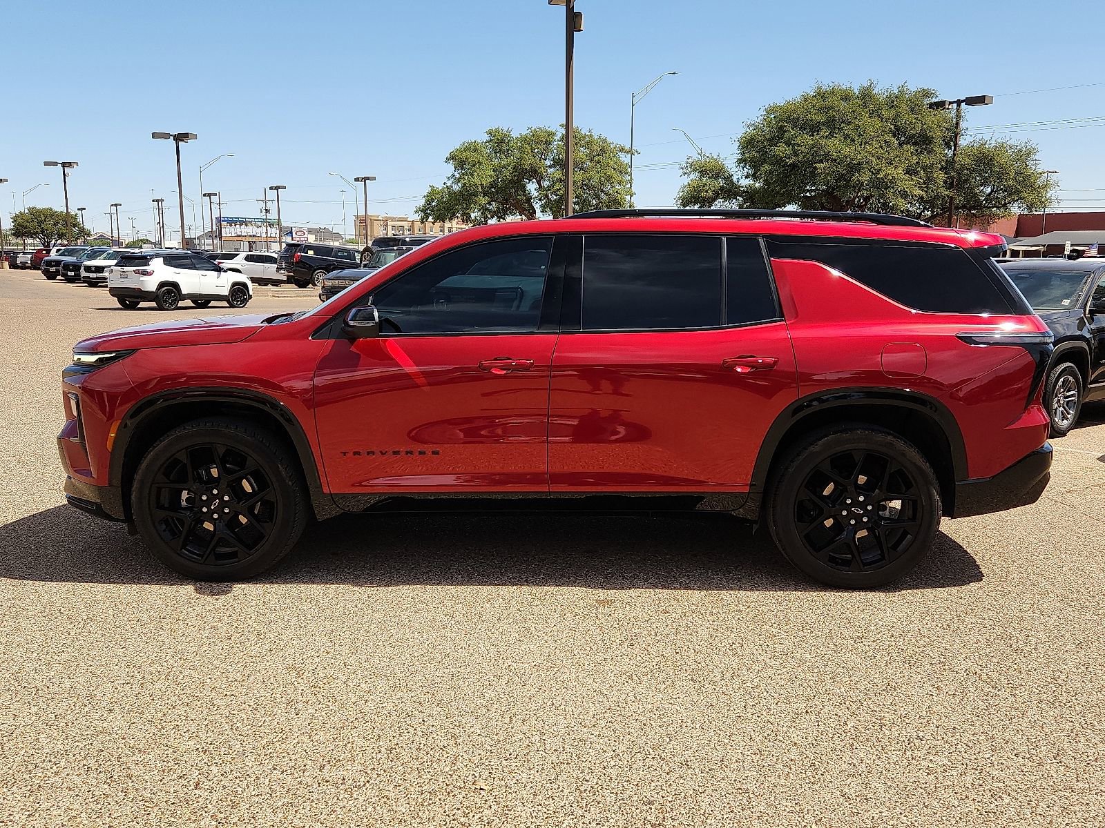 Used 2024 Chevrolet Traverse RS FWD image 2