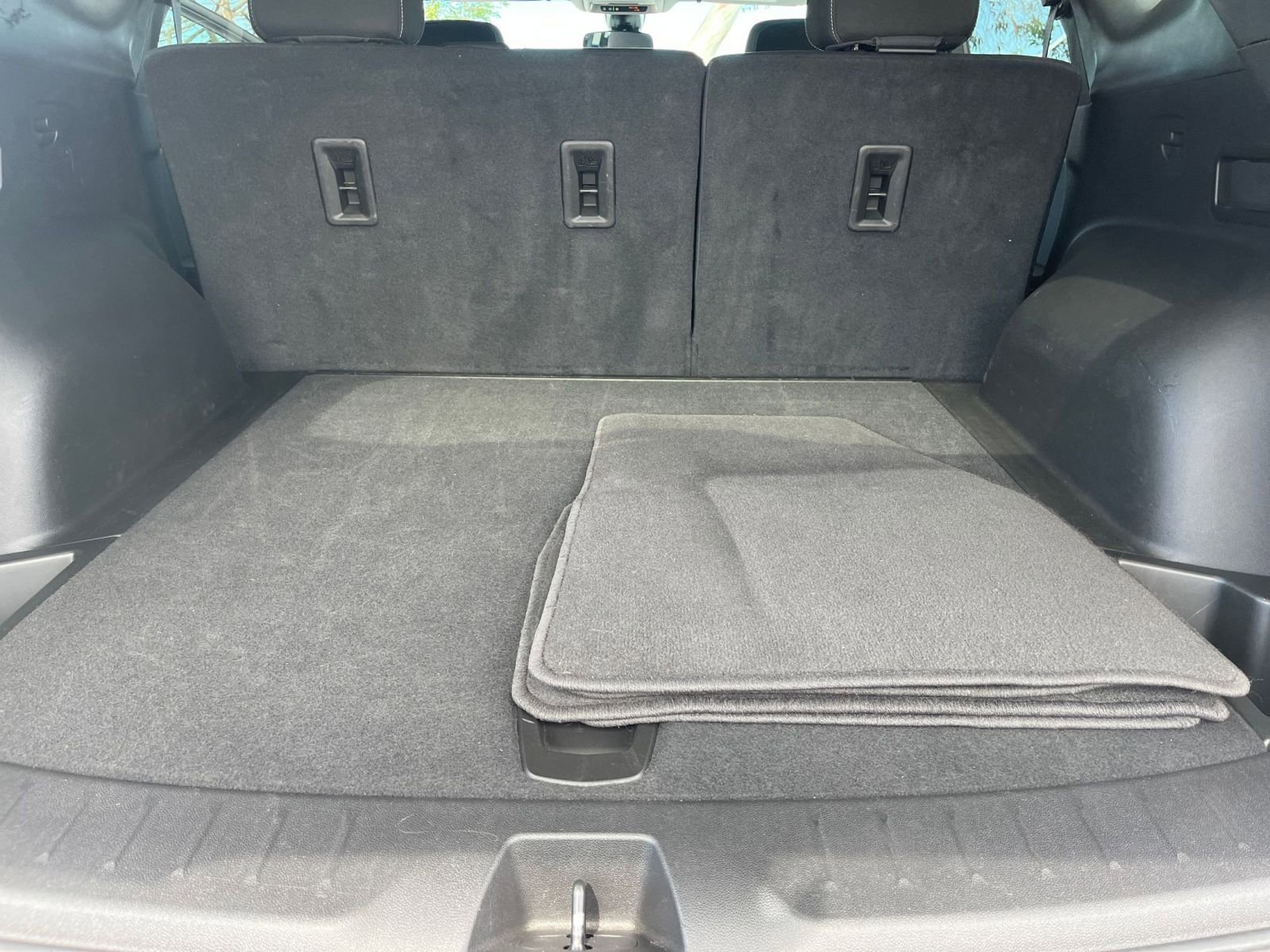 Used 2025 Chevrolet Blazer LT image 32