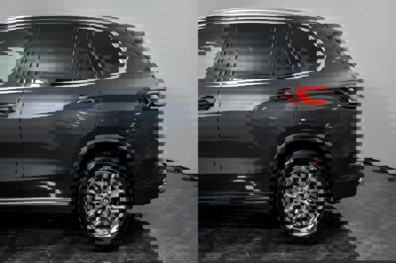 Used 2022 BMW X5 xDrive40i w/ Premium Package image 7