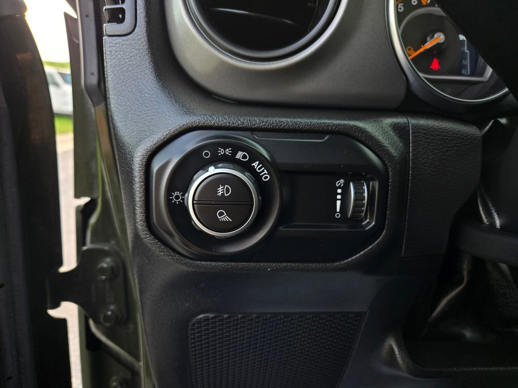 Used 2023 Jeep Gladiator Sport AWD/4WD image 16