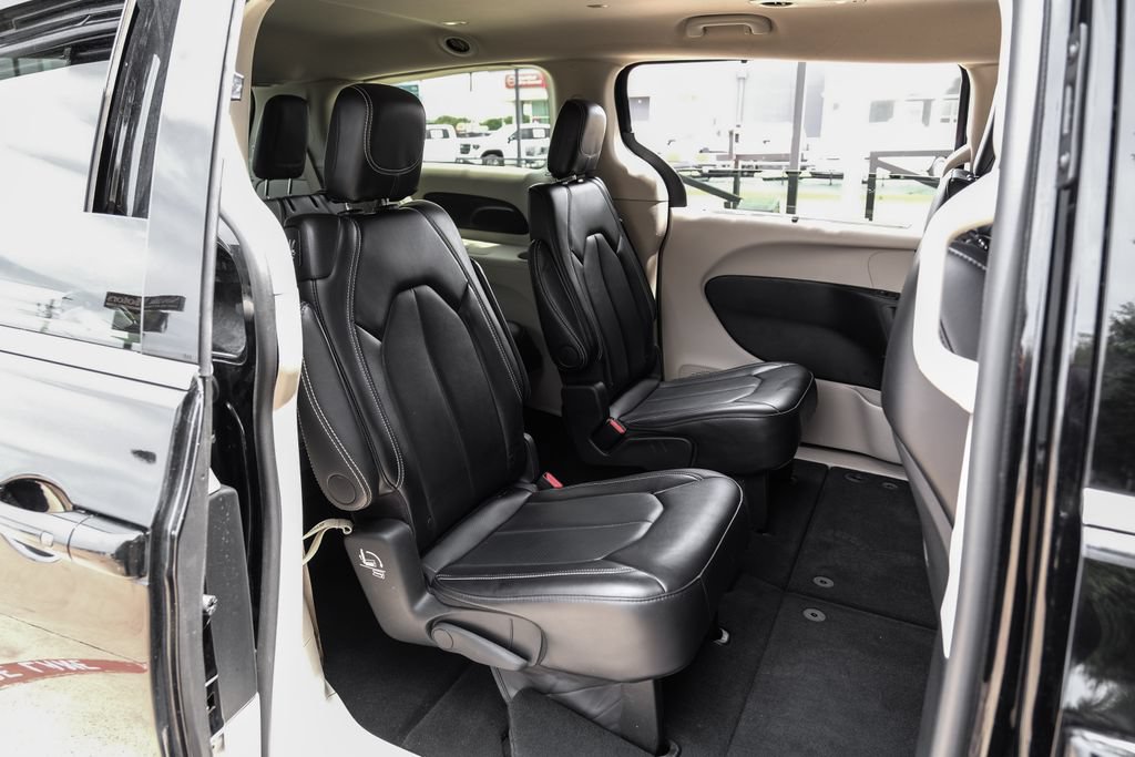 Used 2024 Chrysler Pacifica Touring-L FWD image 49