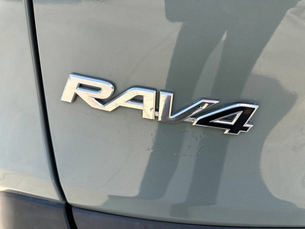 Used 2022 Toyota RAV4 XLE FWD image 16