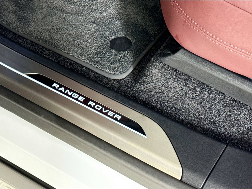 Used 2024 Land Rover Range Rover SE AWD/4WD image 18