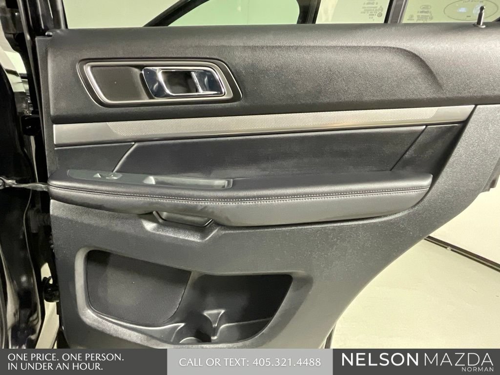 Used 2018 Ford Explorer XLT w/ Equipment Group 202A FWD image 22
