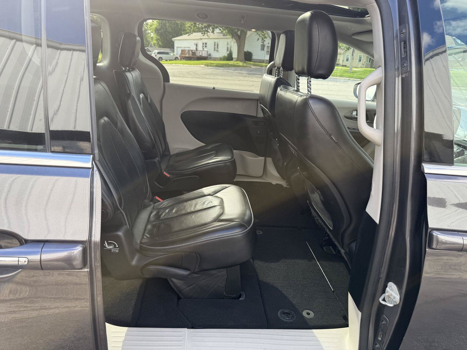 Used 2019 Chrysler Pacifica Limited FWD image 21