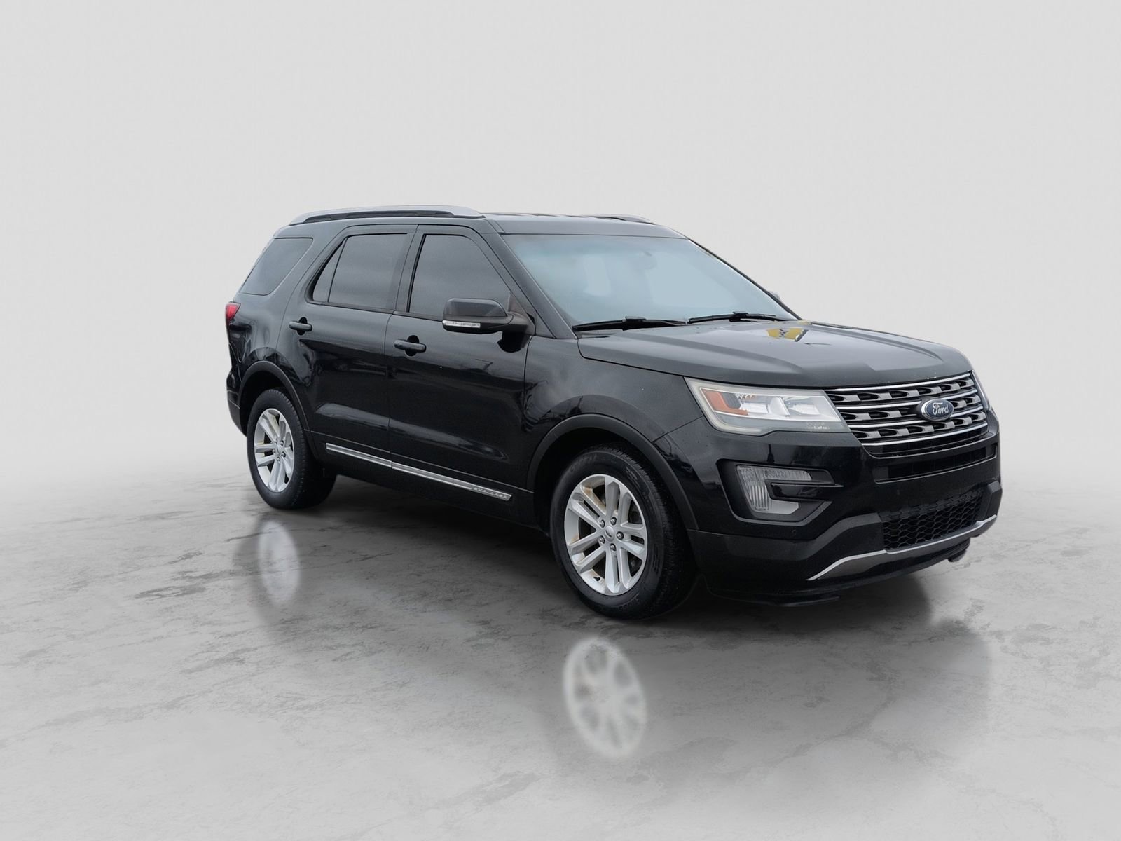 Used 2016 Ford Explorer XLT w/ Equipment Group 202A FWD image 10