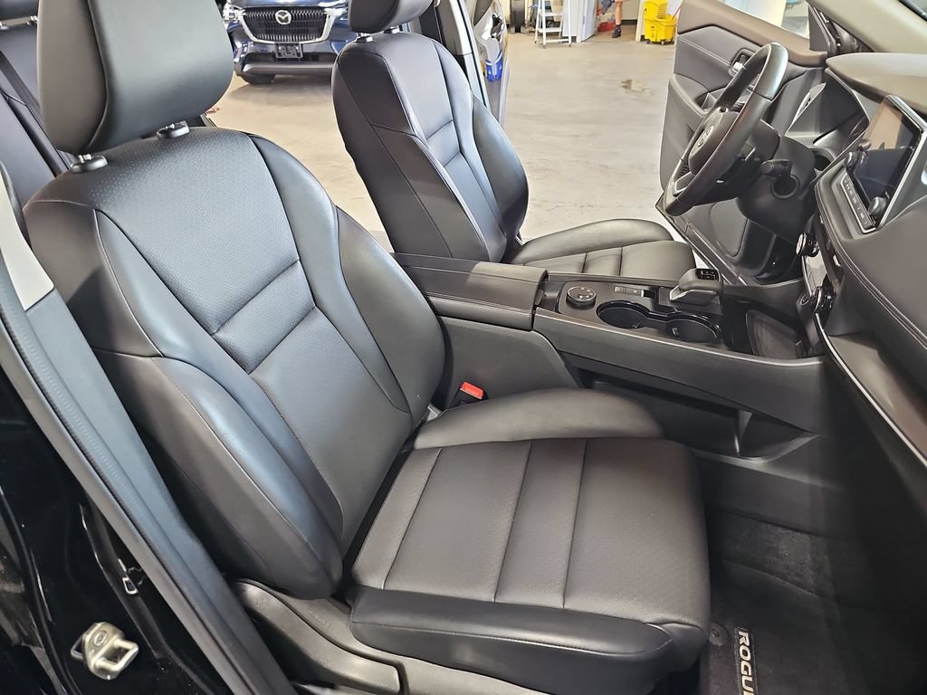 Used 2023 Nissan Rogue SV w/ SV Premium B Package AWD/4WD image 10