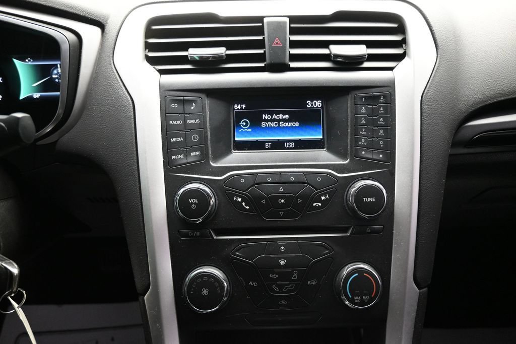 Used 2016 Ford Fusion SE AWD/4WD image 17