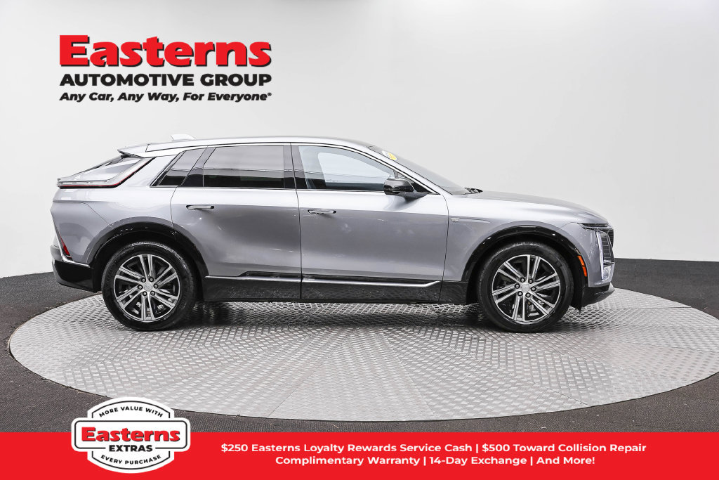 Used 2024 Cadillac Lyriq Luxury AWD/4WD image 5