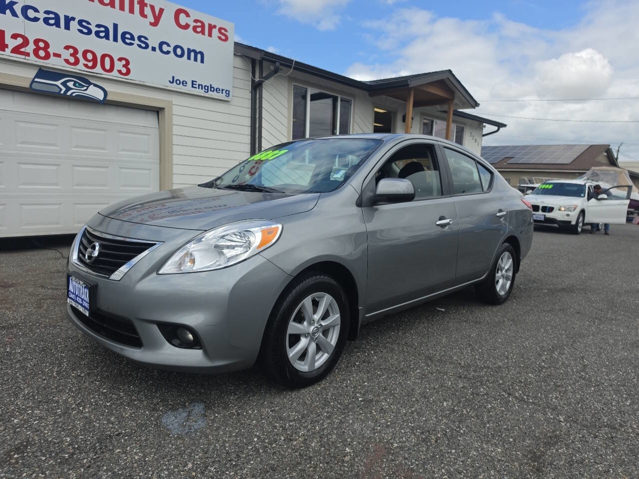 Used 2012 Nissan Versa SV FWD image 2