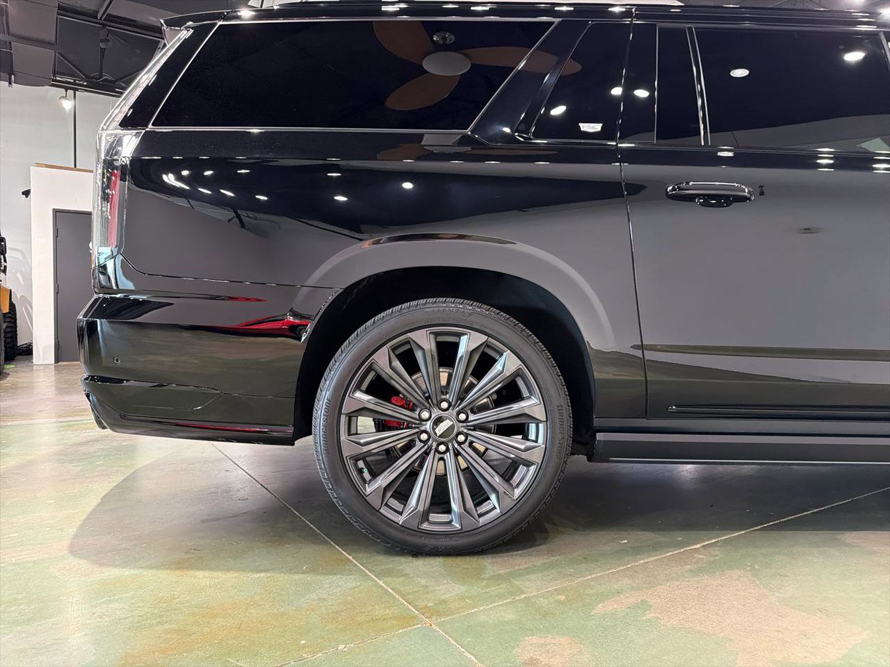 Used 2026 Cadillac Escalade ESV V image 9