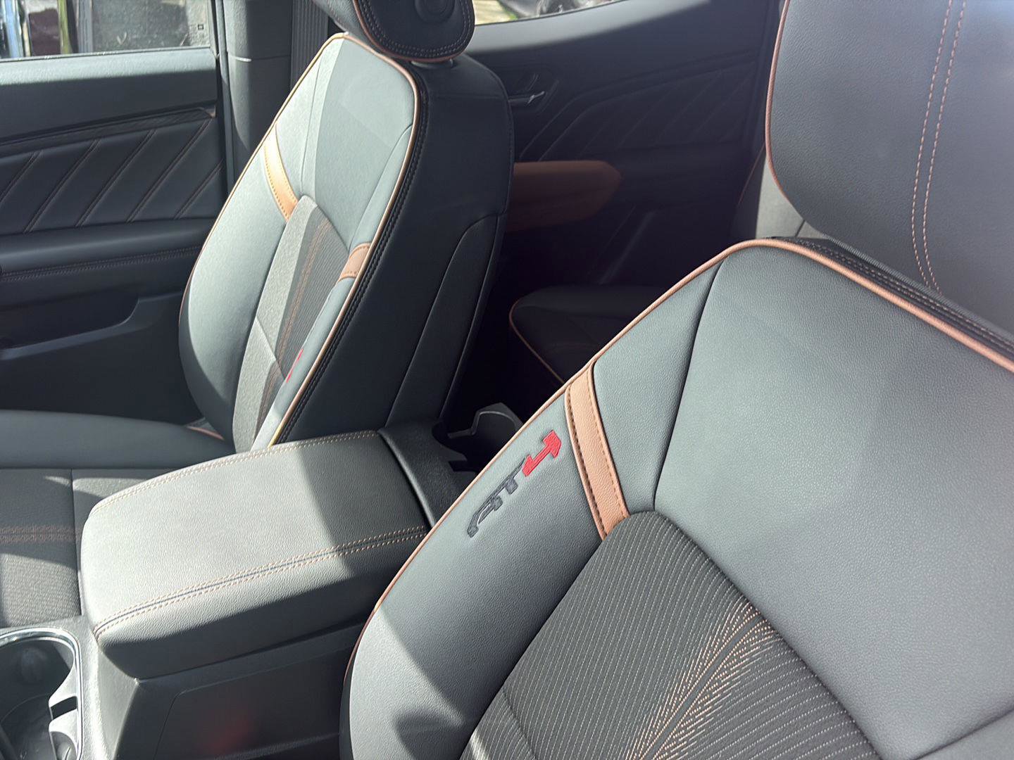 Used 2024 GMC Canyon AT4 image 23