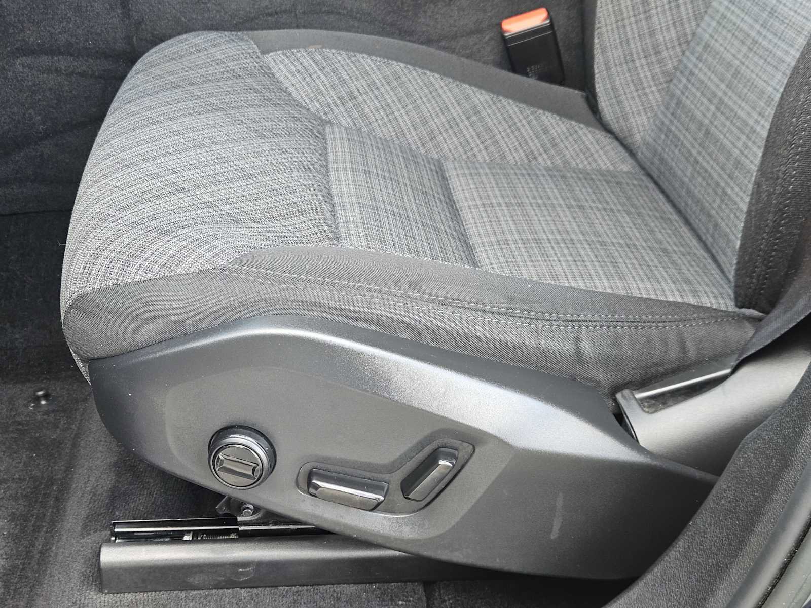 Used 2023 Volvo XC60 B5 Core w/ Climate Package image 23