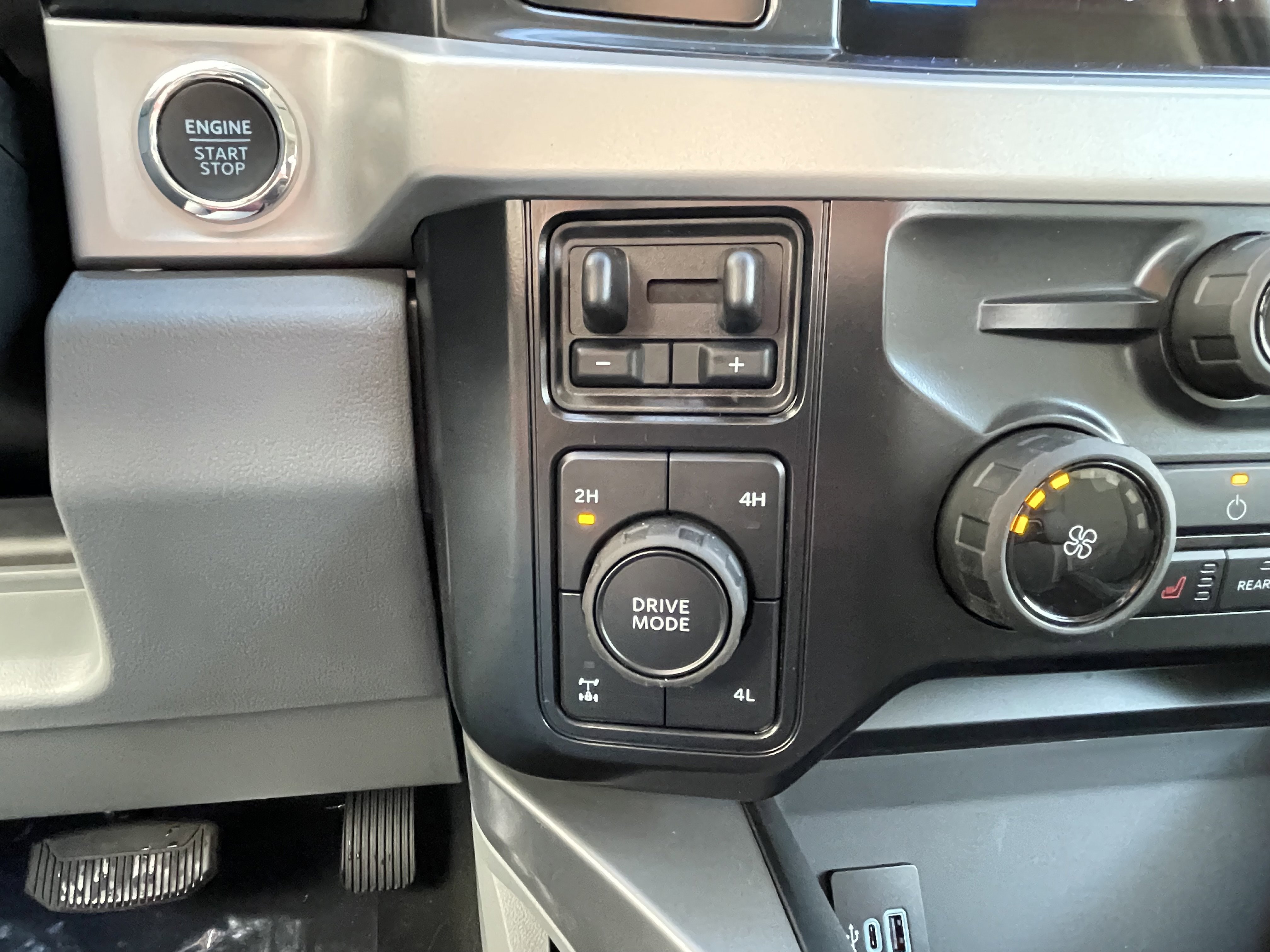 New 2026 Ford F350 XLT w/ XLT Premium Package image 19