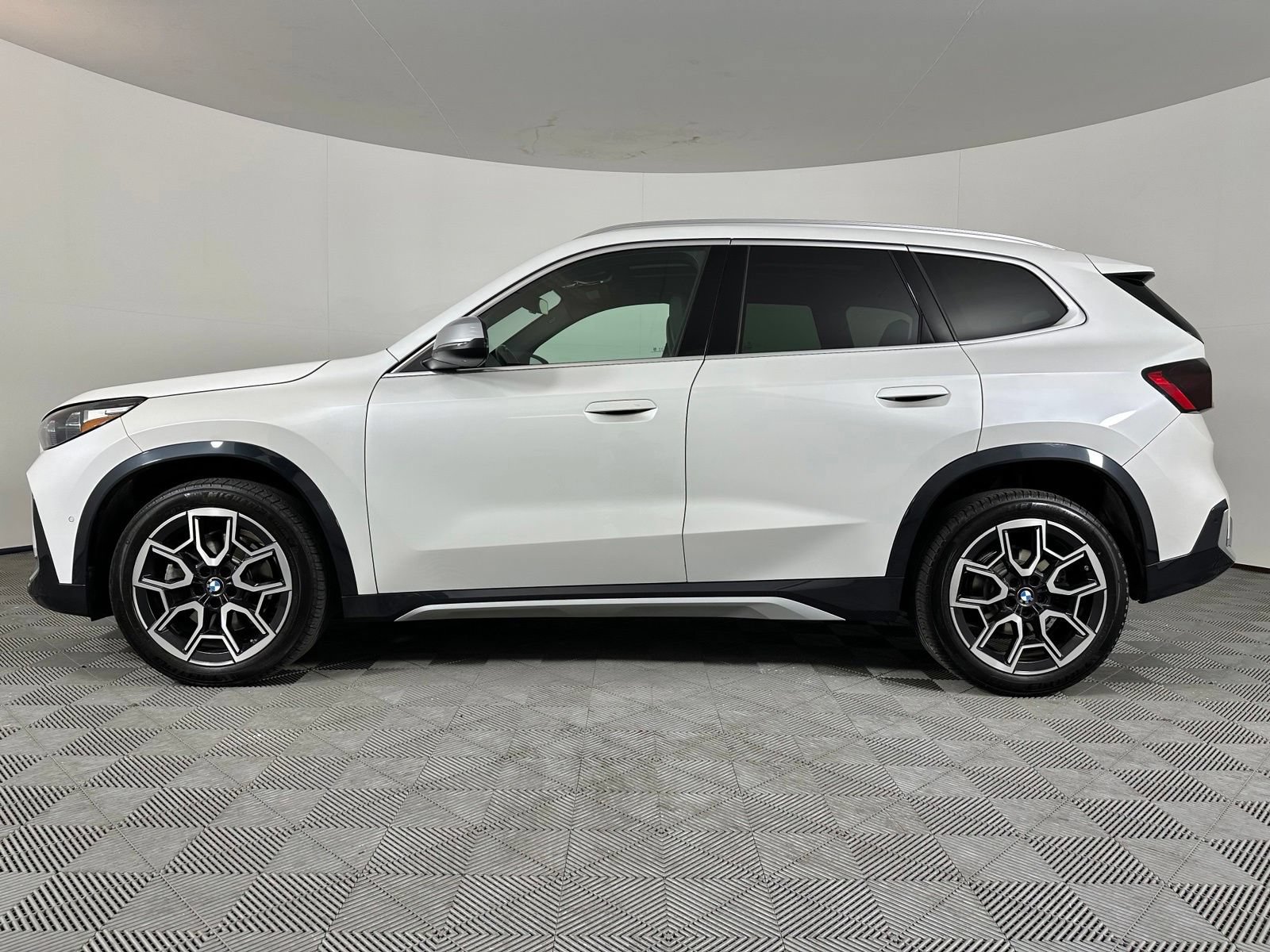 Used 2023 BMW X1 xDrive28i w/ Convenience Package AWD/4WD image 16