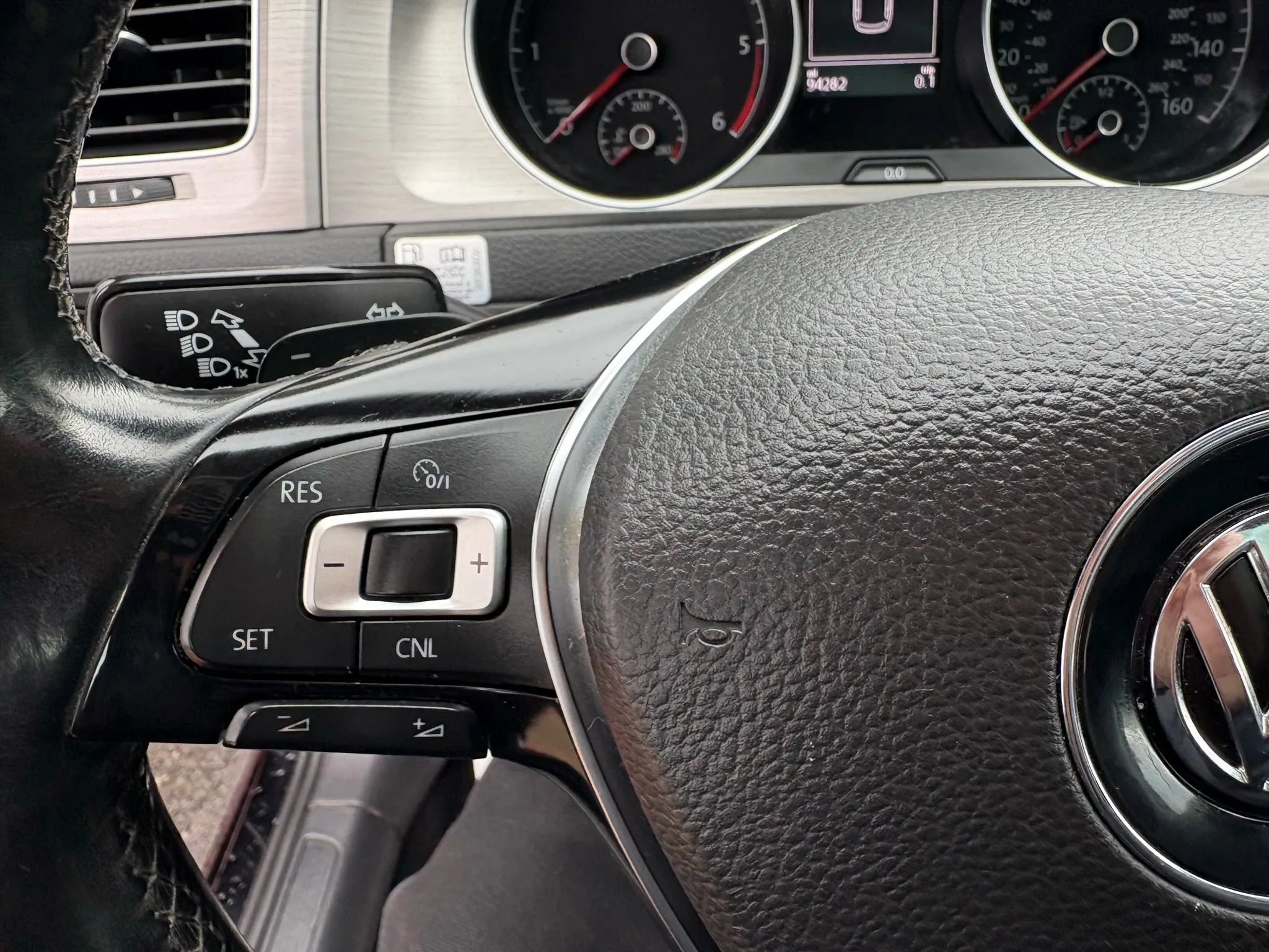 Used 2015 Volkswagen Golf TDI SE image 17