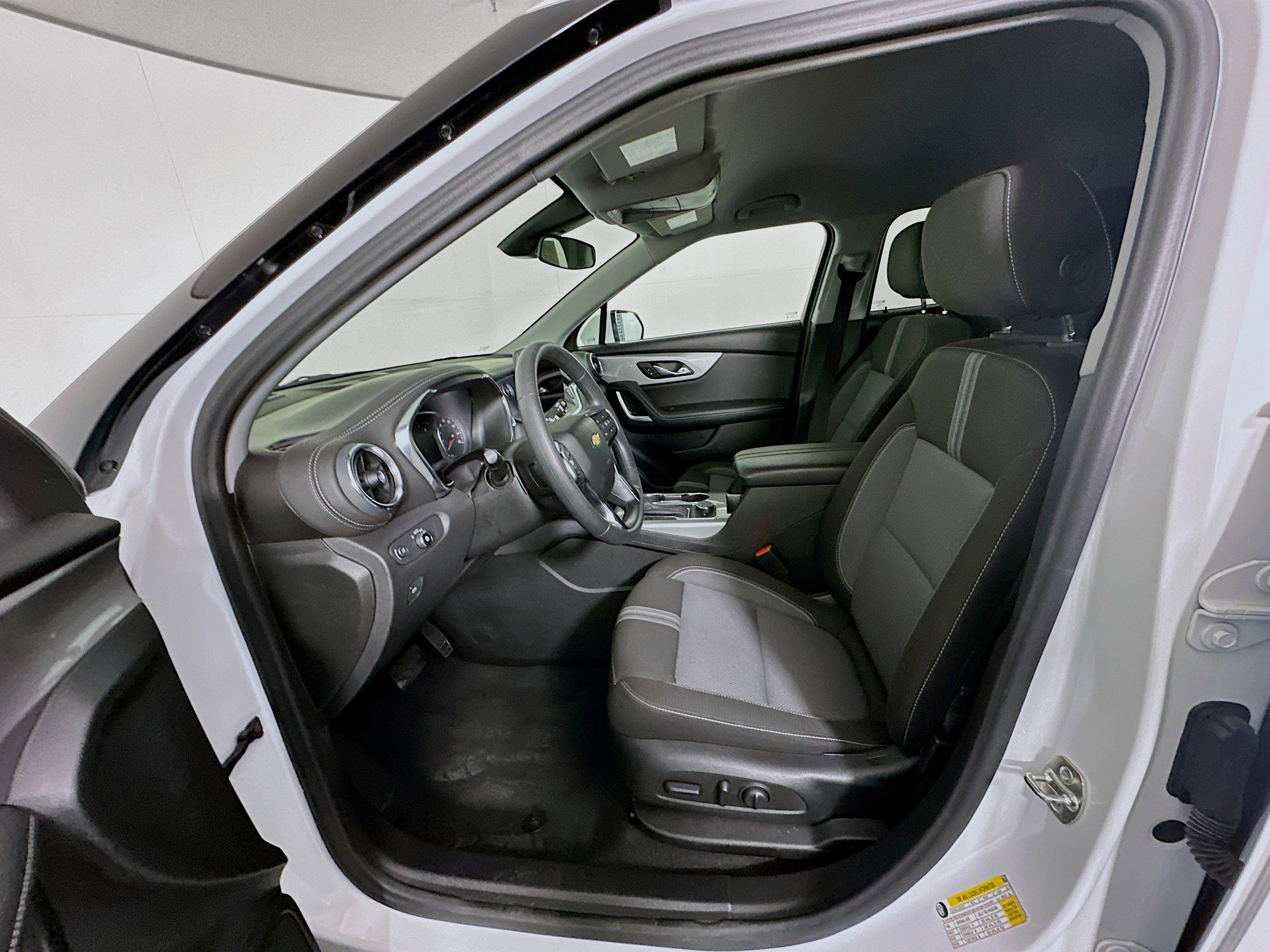 Used 2025 Chevrolet Blazer LT FWD image 13