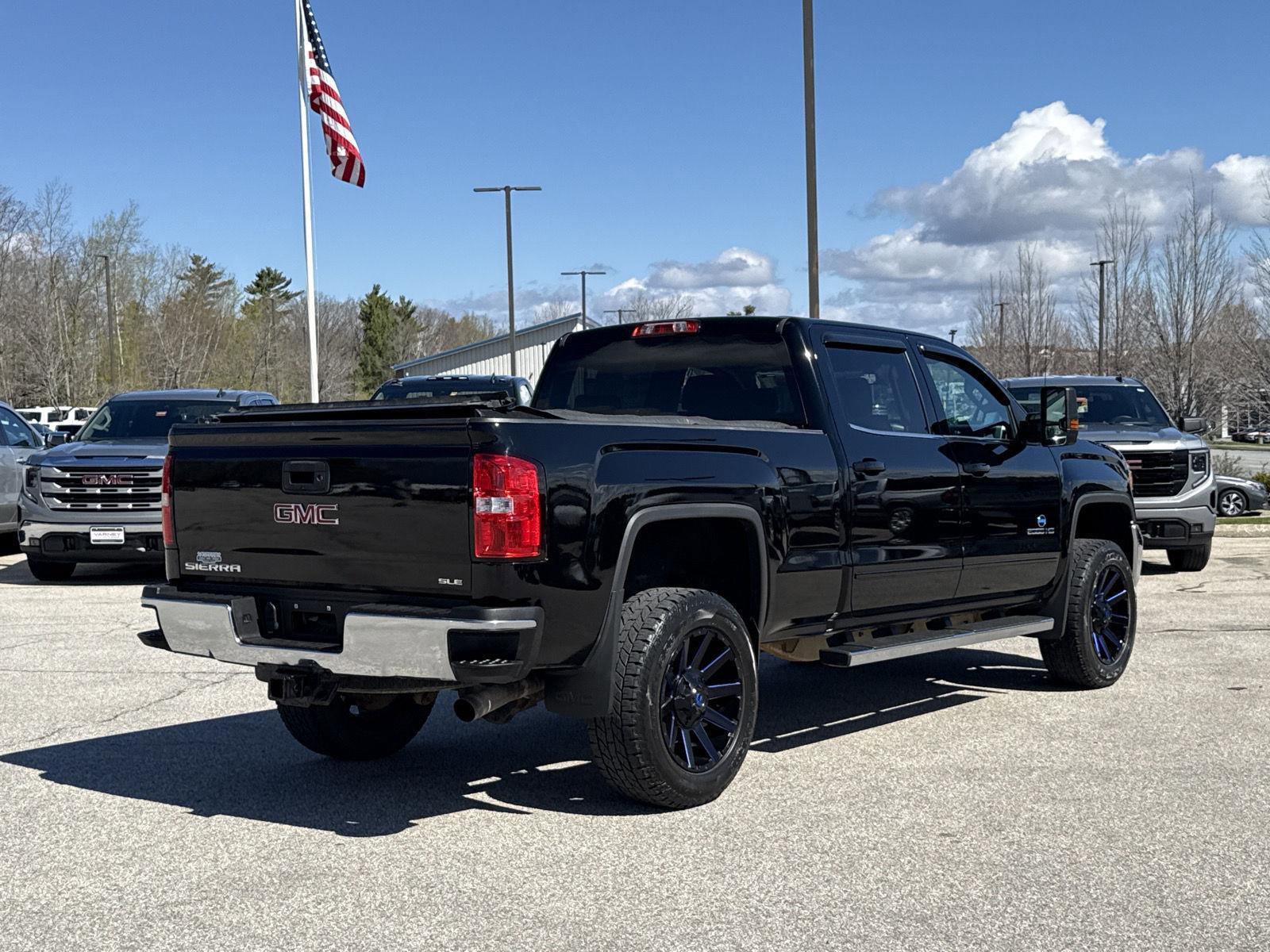 Used 2018 GMC Sierra 2500 SLE w/ HD SLE Preferred Plus Package AWD/4WD image 6