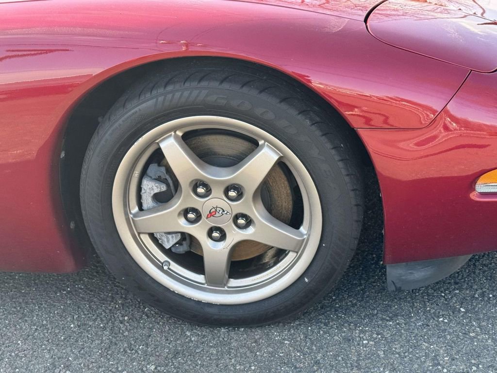 Used 2004 Chevrolet Corvette Coupe w/ Roof Package image 6