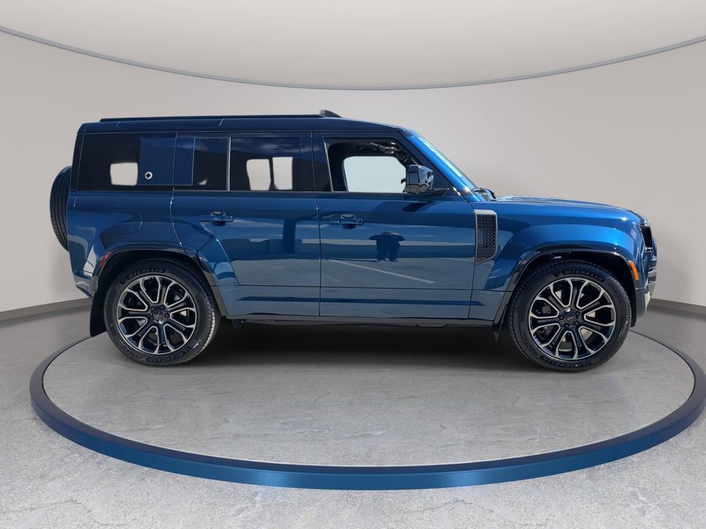 New 2026 Land Rover Defender 110 OCTA image 4